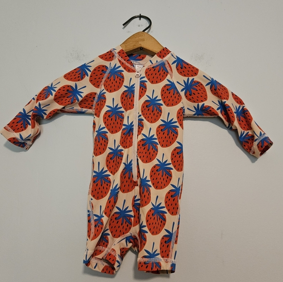 HANNA ANDERSSON Strawberry Rash Guard Swim Suit 6-12 Mos Long Sleeve Zip - Picture 1 of 5